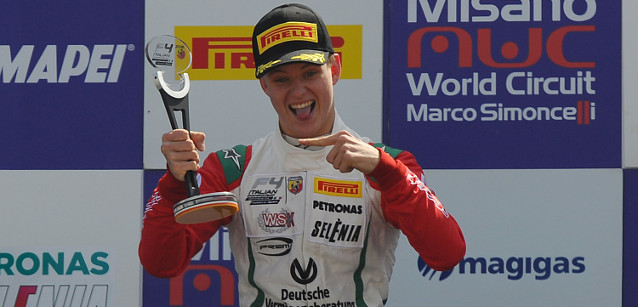 Misano, gara 2<br />Schumacher replica sul bagnato