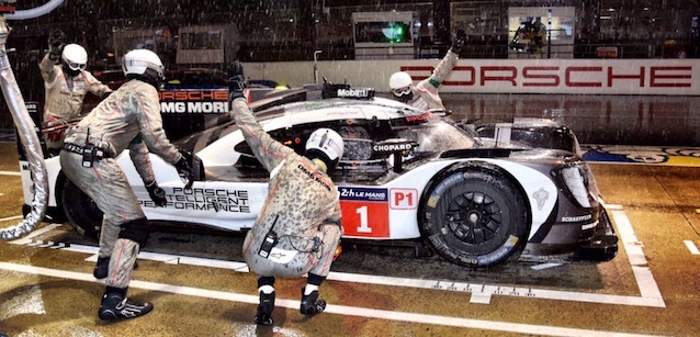 Le Mans - Qualifica 3<br />Resta la pioggia, Jani in pole