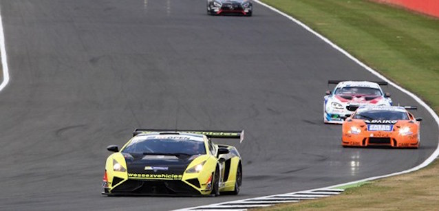 Silverstone: Lamborghini e Aston al top