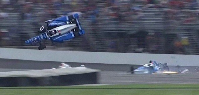 Indy 500, dopo 50 giri<br />Spaventoso incidente per Dixon