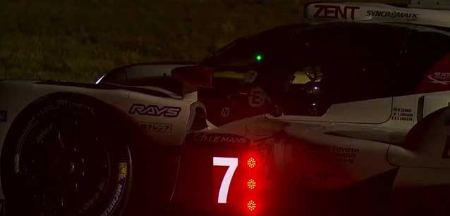 Le Mans - Dopo 10 ore<br />Kobayashi fermo, Porsche leader