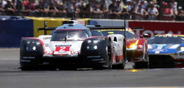 Le Mans - Dopo 22 ore<br />La Porsche insegue la Oreca 