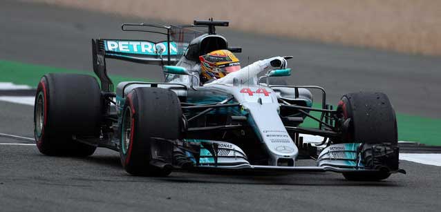 Silverstone - Qualifica<br />Hamilton in pole, ma blocca Grosjean<br /><br />