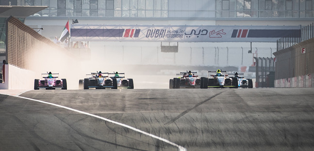 F4 UAE a Dubai<br />Primo trionfo per David Schumacher 