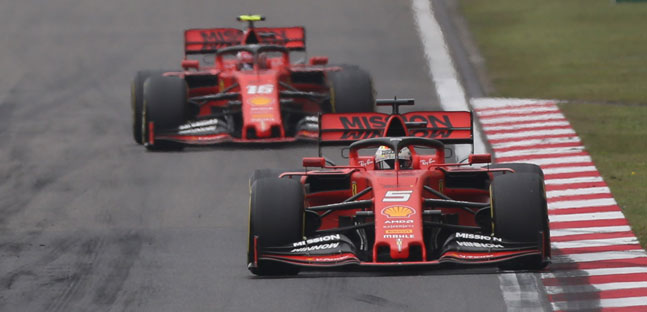 Domenica difficile per Ferrari <br />Leclerc sacrificato senza successo <br />