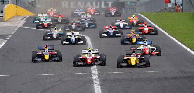 Sulla Superlicenza F.1 la FIA travolta <br />dalle critiche e Renault va all'attacco