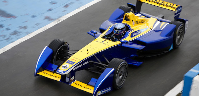 Donington, 2° giorno<br />Doppietta Renault, Andretti con Spark