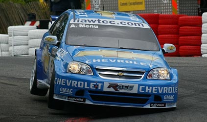Pau, libere 1: Alain Menu superbo con la Chevrolet Lacetti