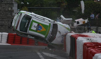 Pau, qualifica: Menu conquista la pole, Farfus sbatte e si ribalta