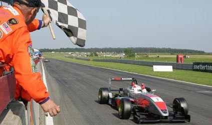 Snetterton, gara 2: Asmer si rifà