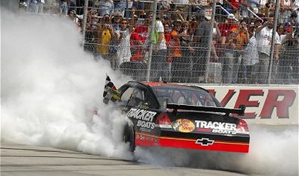 Nextel, Dover: strepitoso Truex<br>Stewart e Busch ai ferri corti 