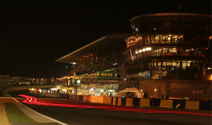 Le Mans - ore 23,00<br>È calata la notte<br>sulla pista della Sarthe