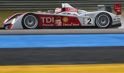 Le Mans - ore 07,35<br>Colpo di scena<br>esce di pista l'Audi leader