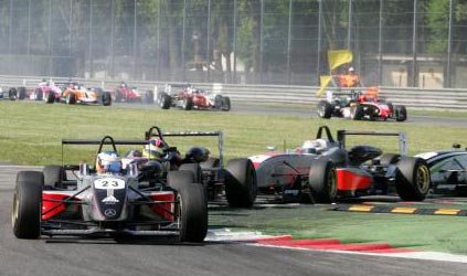 Monza, gara 1: Maro Engel vince e Carlin fa un-due-tre