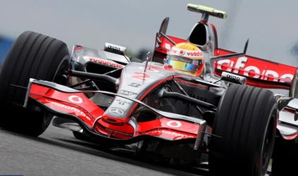 Silverstone - Libere 1<br>Hamilton contiene Raikkonen