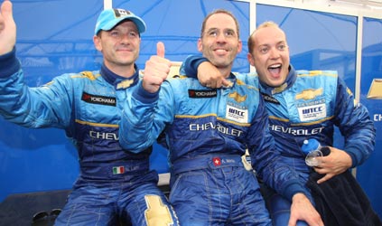 Porto, gara 1: tutto facile per le Chevrolet, vince Alain Menu