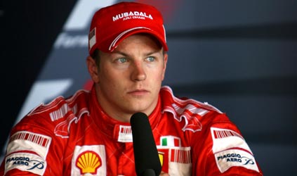 Kimi Raikkonen si rilancia<br>Lewis Hamilton da record