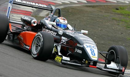 Nurburgring, qualifica 2: Carlo Van Dam ottiene la pole