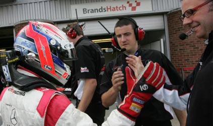 Brands Hatch, qualifica 2: Marko Asmer è inarrestabile 