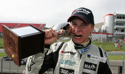 Brands Hatch, gara 2: Hohenthal, ultimo giro da brivido