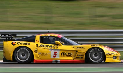 Spa, 3. ora: Gollin tiene al comando la Corvette Carsport