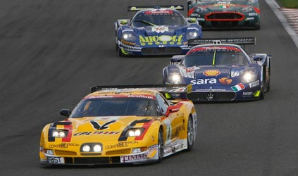 Spa, 5. ora: la Corvette di Kumpen sempre prima