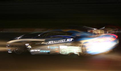 Spa, 6. ora: Enge sbatte ancora, la Aston Jetalliance va in testa