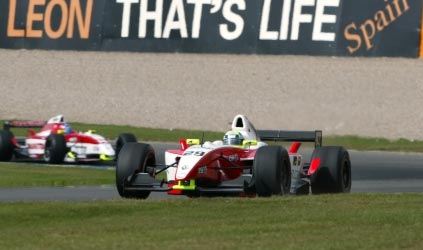 Donington, gara 2: a sorpresa vince James Walker della Fortec