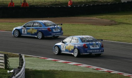 Brands Hatch, Qualifica: Menu beffa Thompson