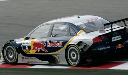 Barcellona, qualifica: Martin Tomczyk vince una esaltante pole