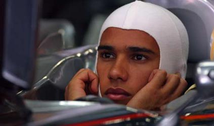 L'inesperienza ha provocato il primo ritiro di Lewis Hamilton