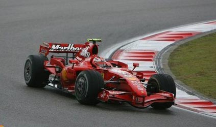 Alonso e Raikkonen rientrano in piena corsa per il mondiale