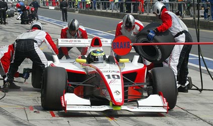 Vivi un weekend da meccanico<br>con la RC Motorsport a Barcellona 