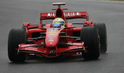 Interlagos, libere 1<br>Raikkonen al top, tattica McLaren