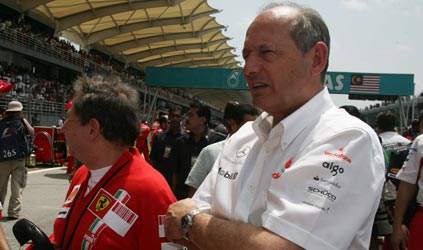 La Mercedes prende la McLaren<br>Ron Dennis è fuori dal team