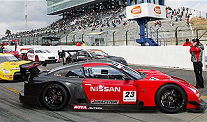 A Suzuka subito al comando le Nissan GT-R