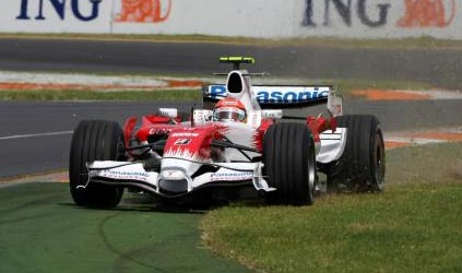 Kobayashi in allarme a Sepang<br>Glock rischia di non correre