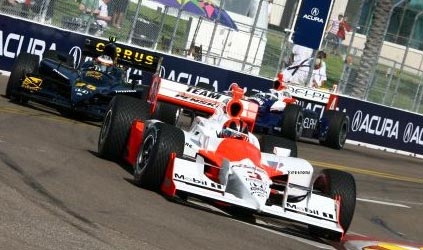 St.Petersburg, libere 2: Castroneves prende la leadership