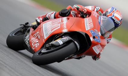 Sepang, 2° giorno: Casey Stoner porta al vertice la Ducati
