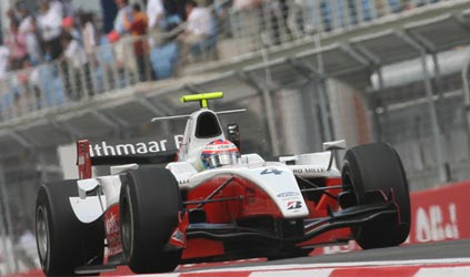 Istanbul, gara 2: Grosjean vince tra cani e safety-car