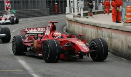 Con la pioggia la F.1 torna umana<br>Strategie ed errori banali dei team