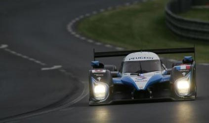 Le Mans - Ore 02<br>Sarrazin si consola con il record