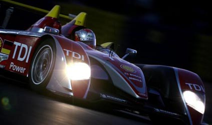 Le Mans - Ore 6<br>Kristensen in fuga sotto l'acqua