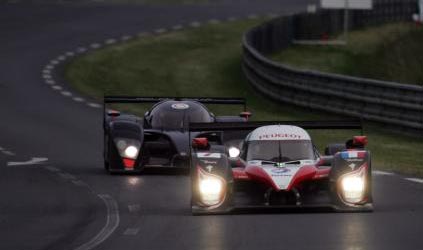 Le Mans - Ore 10<br>La Peugeot ha 1 giro di ritardo