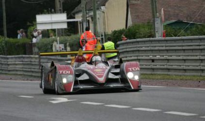 Le Mans - Ore 14<br>Audi-Peugeot, volata finale