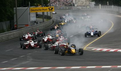 Norisring - Gara 1<br>Hulkenberg ringrazia Maki<br>Recupero di Mortara, 4°