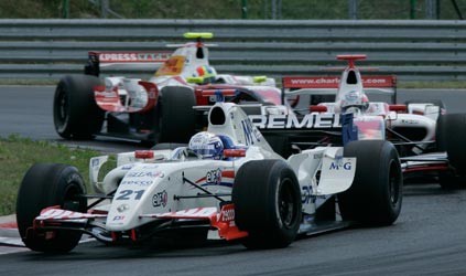 Budapest, gara 1: Van der Garde vince una corsa pazza
