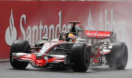 Silverstone – Gara <br> Hamilton Re della pioggia