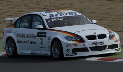 Brands Hatch, gara 1: vince Jorg Muller, Farfus buttato fuori
