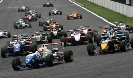 Spa, gara 1: Oliver Turvey guida il trenino del team Carlin